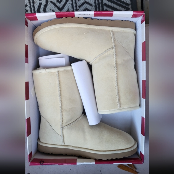 Ugg classic boots - Picture 3 of 7